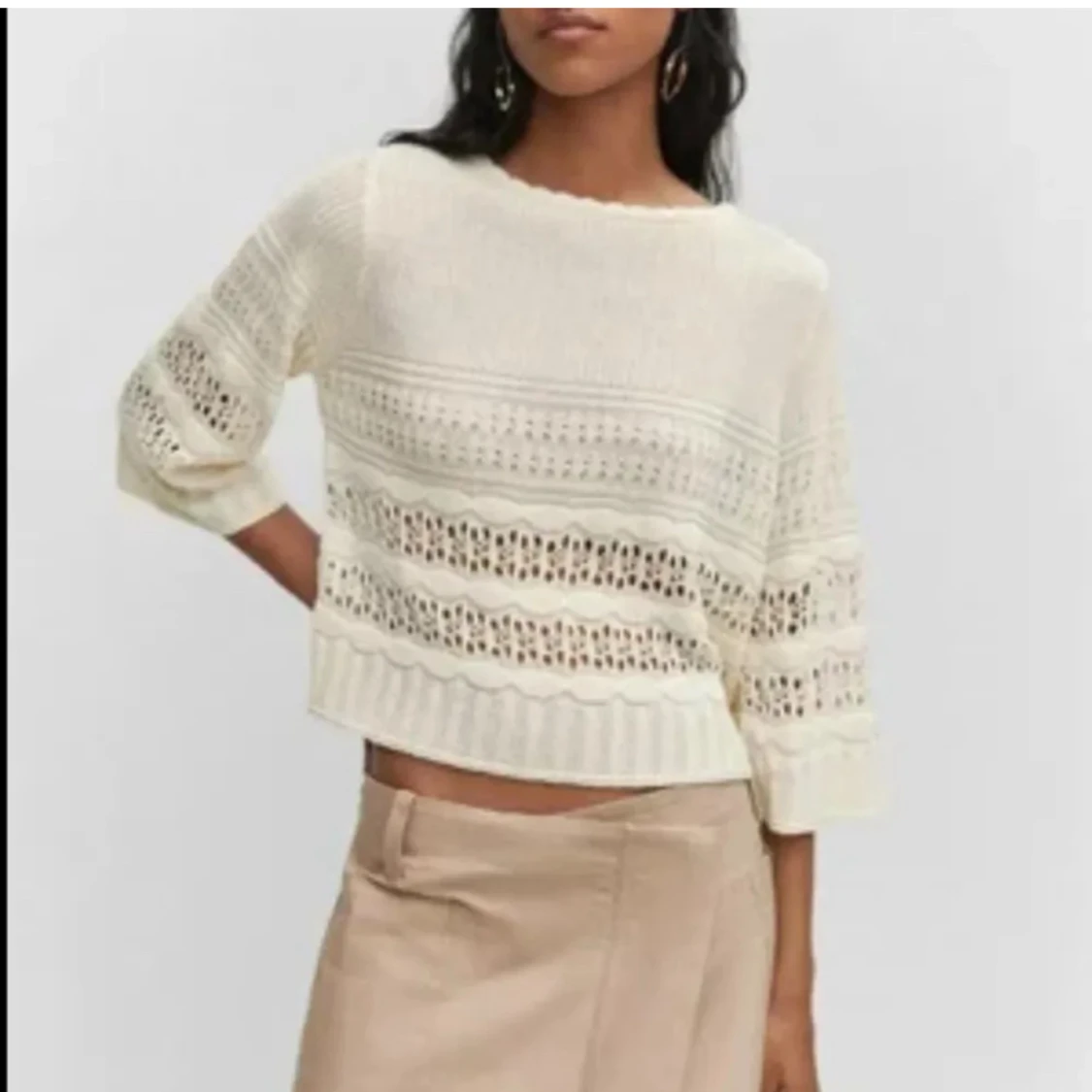 Vit/beige stickad croppad tröja  - 2