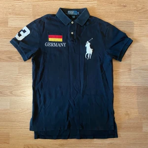 Ralph Lauren Germany Polo / Pike - !skicka bud för snabb affär! Fet Ralph lauren Germany pike, storlek S i prima skick. Äkta såklart. Skriv om ni undrar någonting 📲
