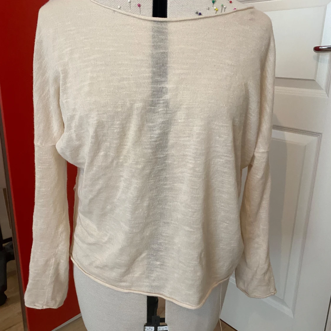 Beige långärmad tröja i tunn bomull