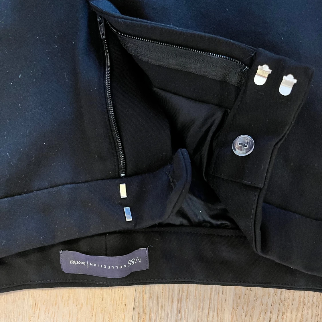 Svarta kostymbyxor från M&S Collection - 2