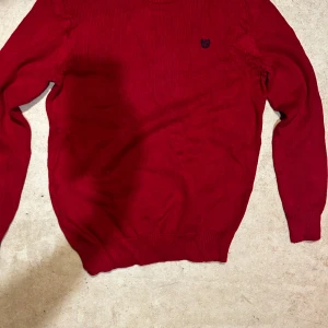 Red CHAPS sweater  - 🎨Irl Colour: Red (See 2nd for image for best representation of colour)  📏UK Size: S (please measurements for reassurance)  📐Measurements  Length 65 Shoulder width 42  🧵Material: 100% Cotton  BUY NOW IS ON  Thanks,