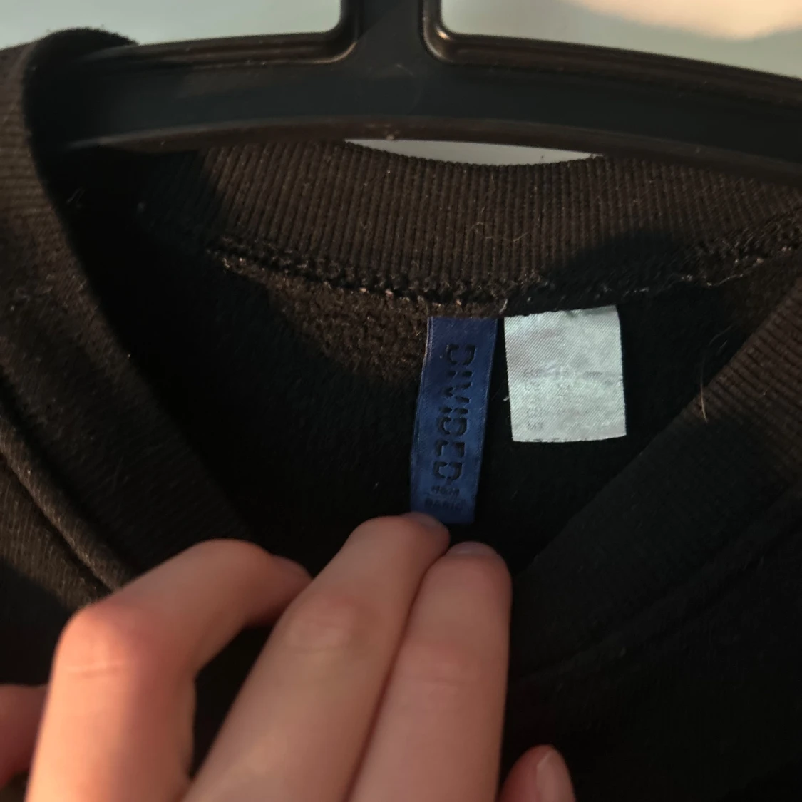 Svart sweatshirt från Divided - 1