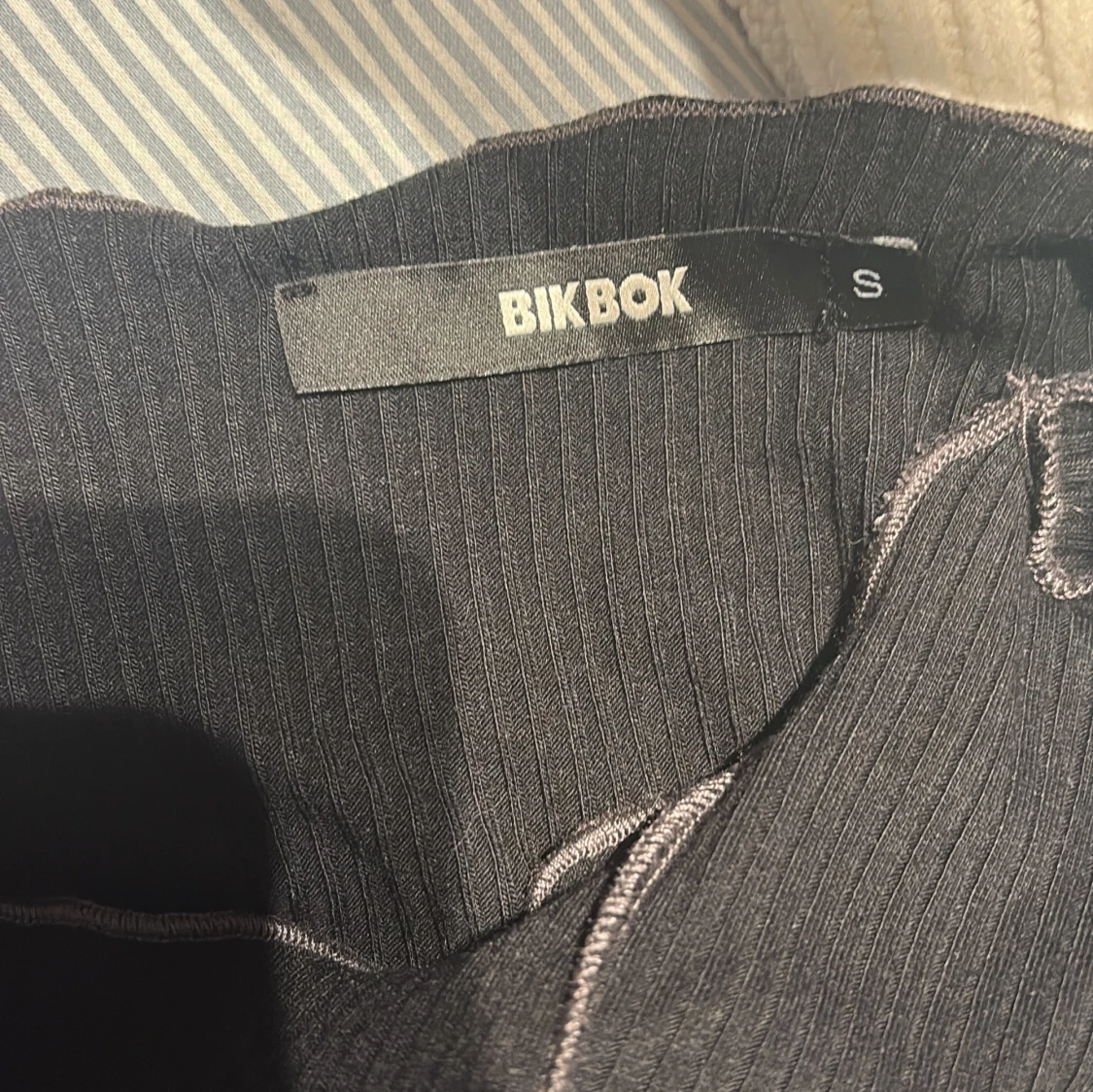 Svart ribbad långärmad topp från BikBok - 2