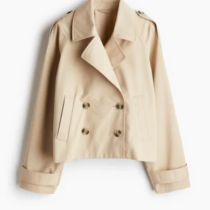 Söker Hm trenchcoat - Jag söker denna från hm i storlek XS eller S. Hör av dig om du har en sån. 