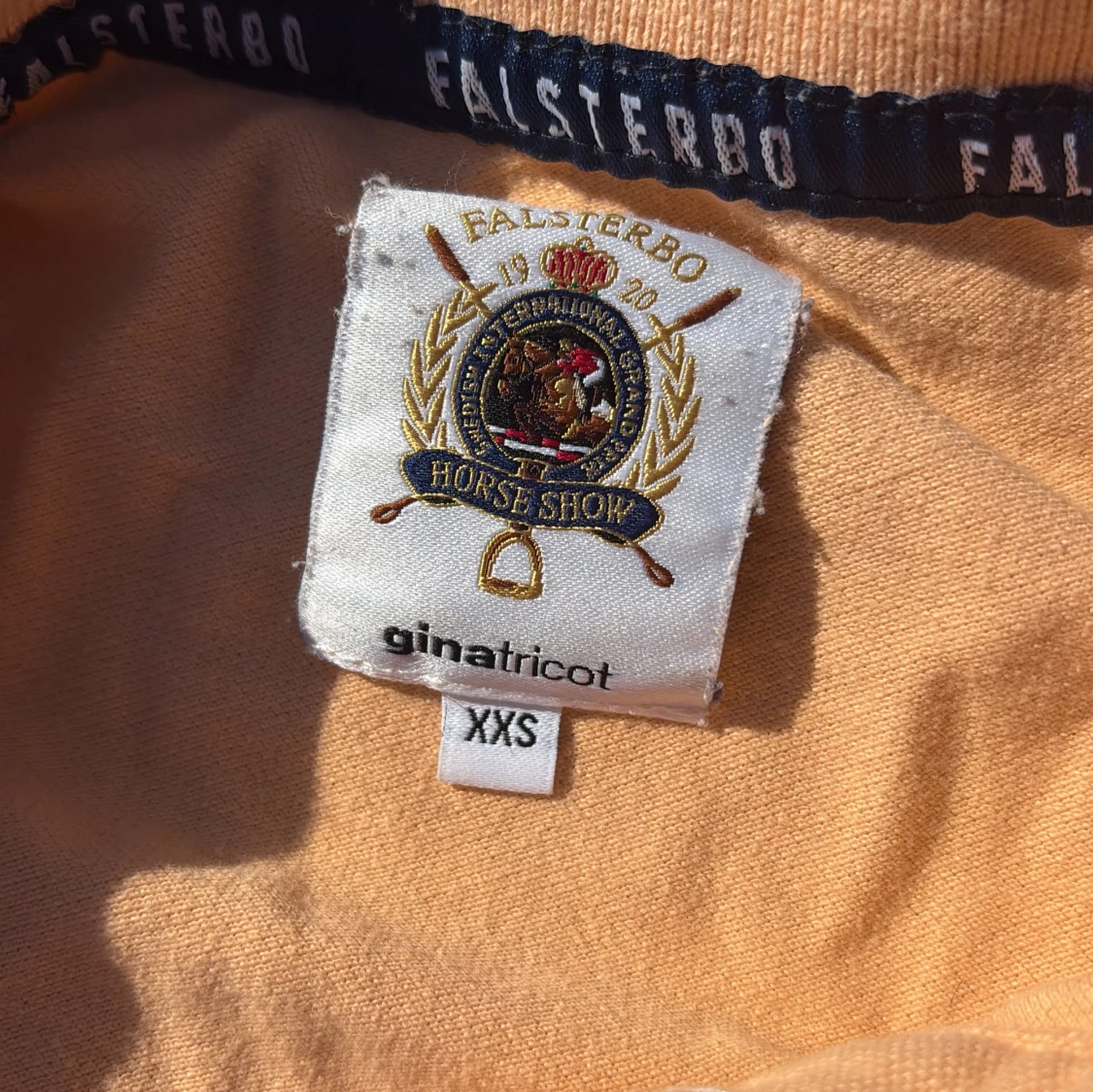 Ljusorange Falsterbo polo från Gina Tricot - 2