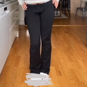 Kostymbyxor från Nelly - Storlek XS, hyfsat använda med en liten defekt därför dess pris.