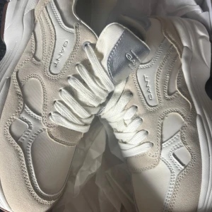 Gant skor  - Helt nya i kartong och oanvända, säljer eftersom dom är för små på mig