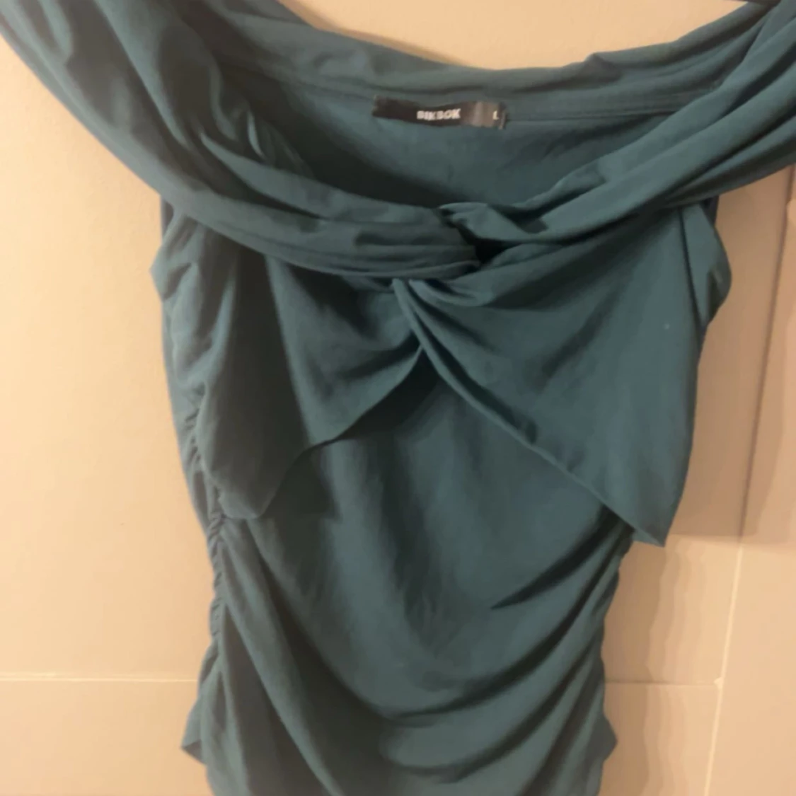 Mörkgrön omlotttopp från Bikbok - 2