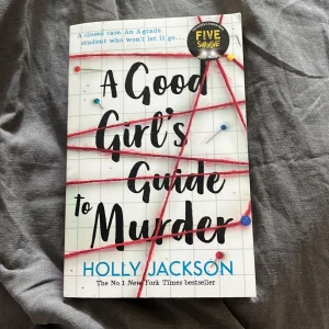 A Good Girl's Guide to Murder - En spännande thriller om Pippa som gräver i ett gammalt mordfall för sitt skolprojekt. Perfekt för dig som gillar mysterier, hemligheter och oväntade vändningar. En modern deckare som håller dig på helspänn från första till sista sidan.
