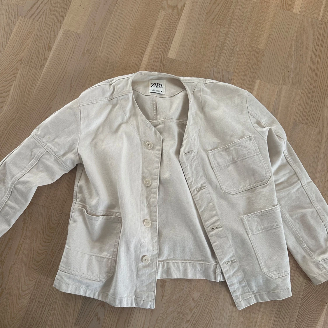 Beige jeansjacka från Zara - 2