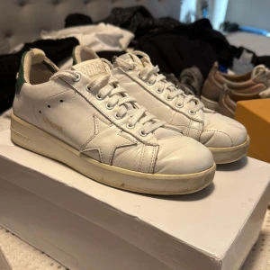 Golden Goose purestar - Golden goose purestar säljer billigt för att jag inte har låda och för att de är i ganska andvänt skick 