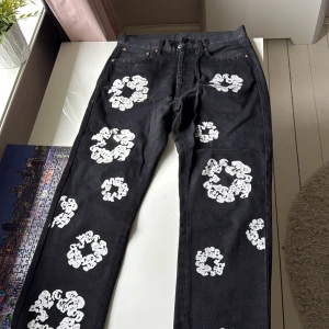 Levi's 501 Denim tears  - Svarta denim tears jeans levis 501