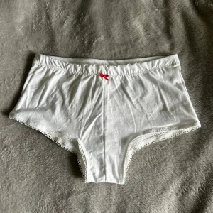 Pyjamasshorts/minishorts - Pyjamasshorts/minishorts. Oanvända såklart!! Liknar brandy melville