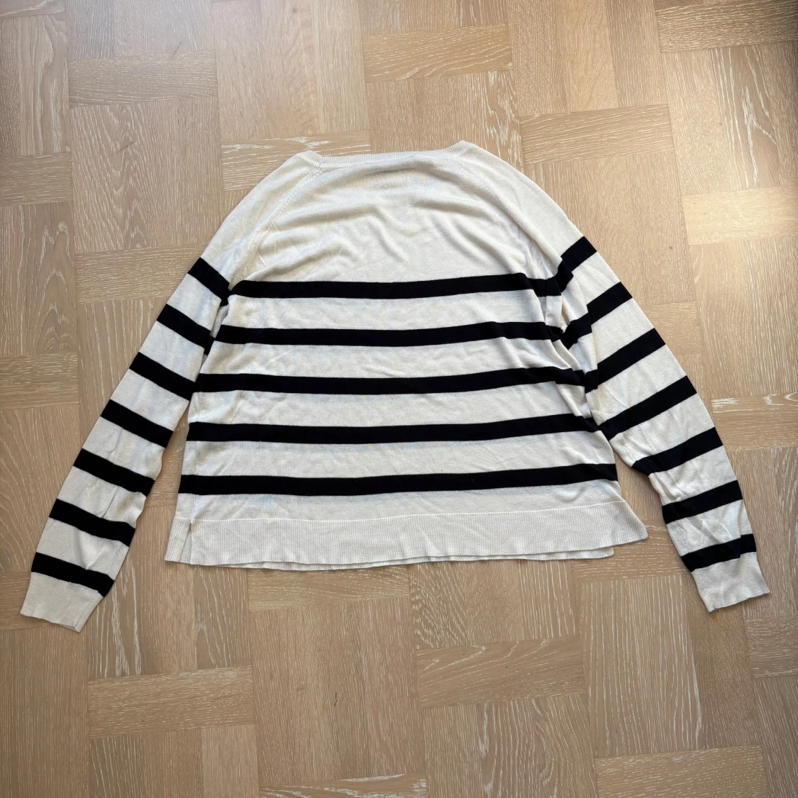 Randig stickad tröja - 1