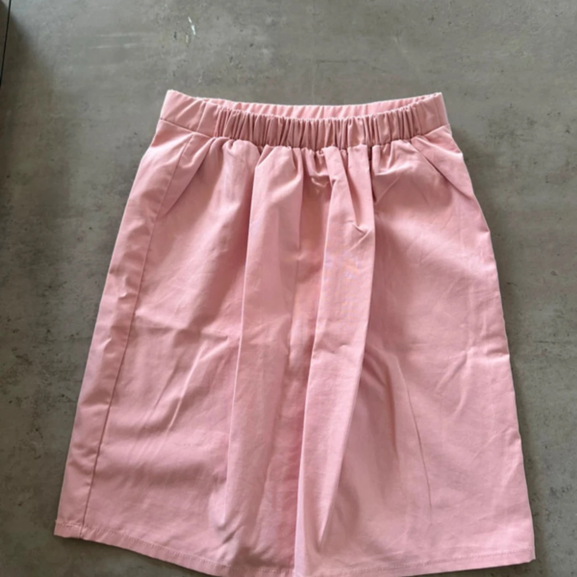 Rosa kjol med knappar från SHEIN - 1