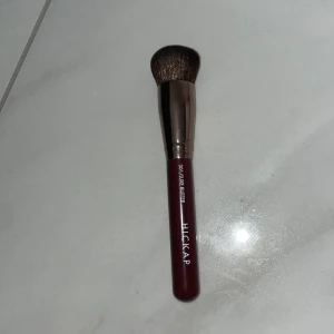 Hickap sminkborste - 301 Luxe Buffer borste från Hickap. 