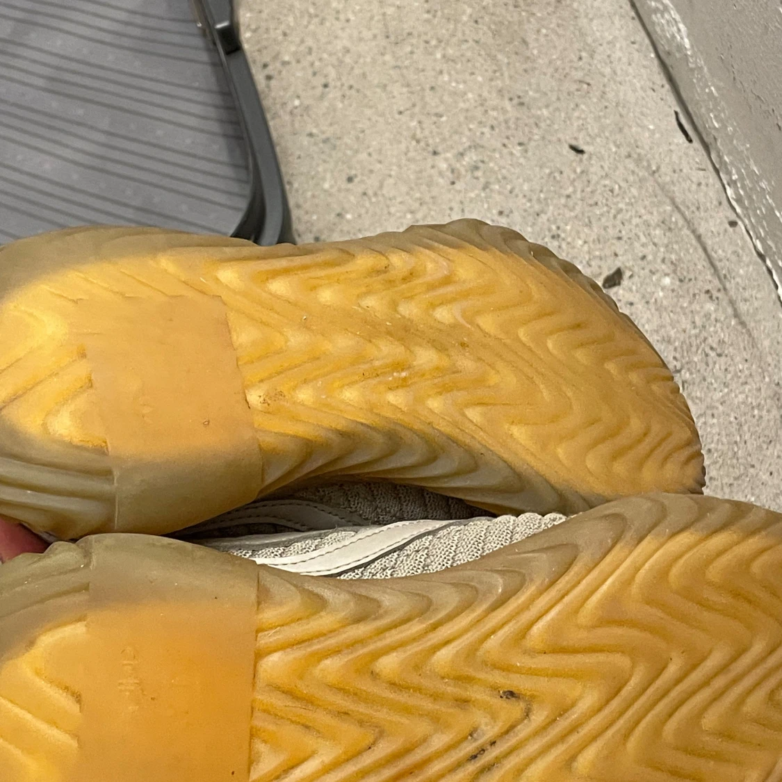 Beige Adidas sneakers strl 38 2/3 - 2