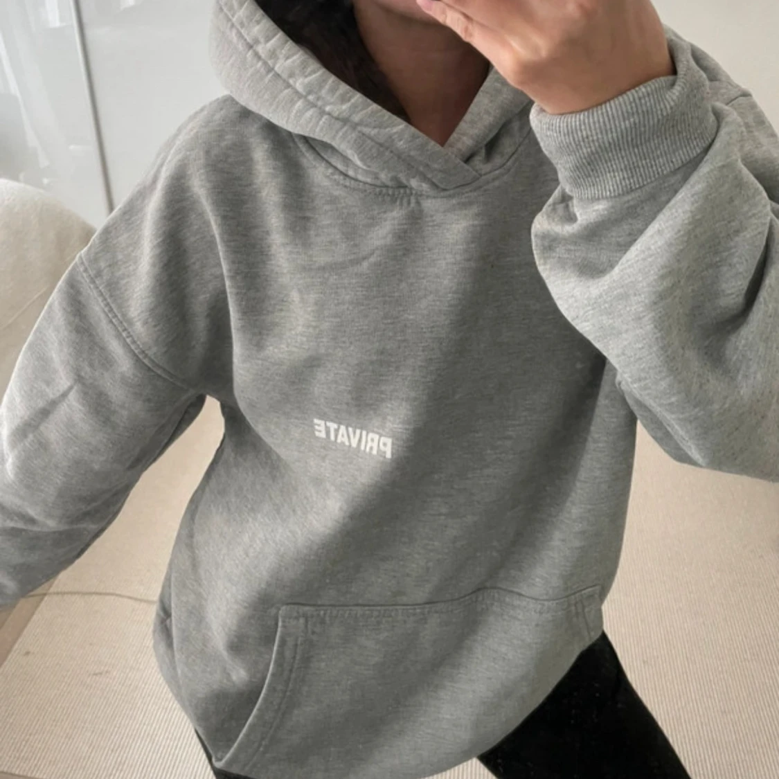 Grå hoodie från PRIVATE i medium - 1