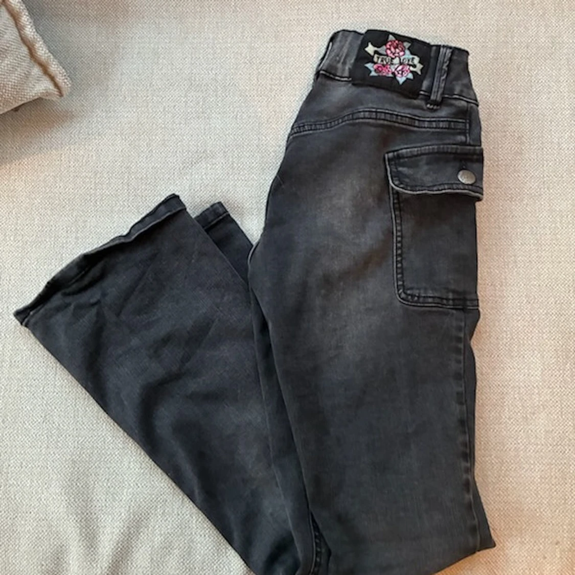 Svarta cargopants från Lindex, stl 152