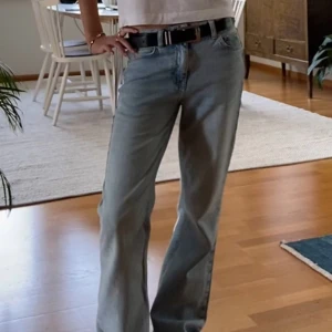 Snygga jeans - Jätte snygga jeans från Gina tricot. Dom är något små i storleken så måste tyvärr sälja dom. Pris kan förhandlas vid snabb affär🤗