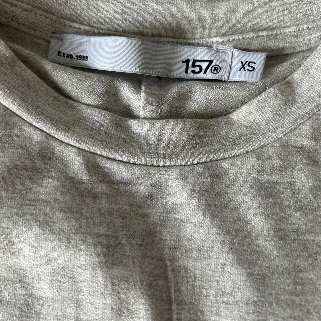 Grå croppad topp från 157  - 2