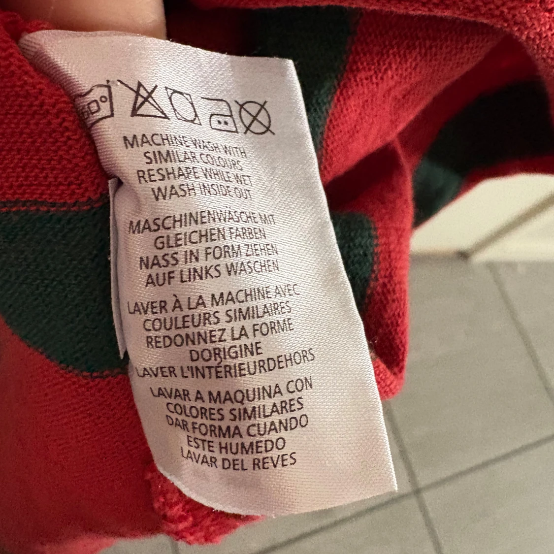 Röd och grön randig pikétröja från GANT - 3