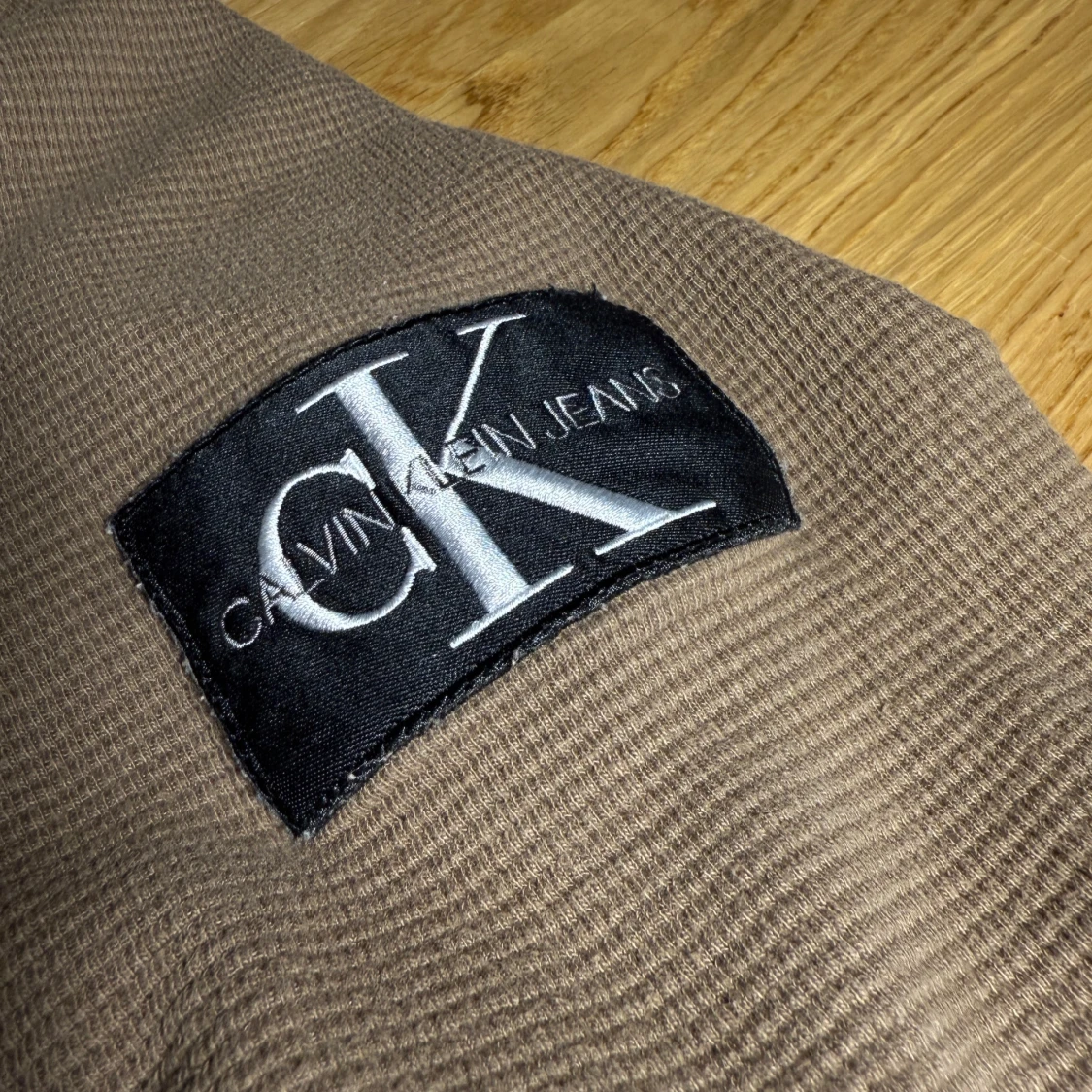 Brun långärmad tröja från Calvin Klein Jeans - 1