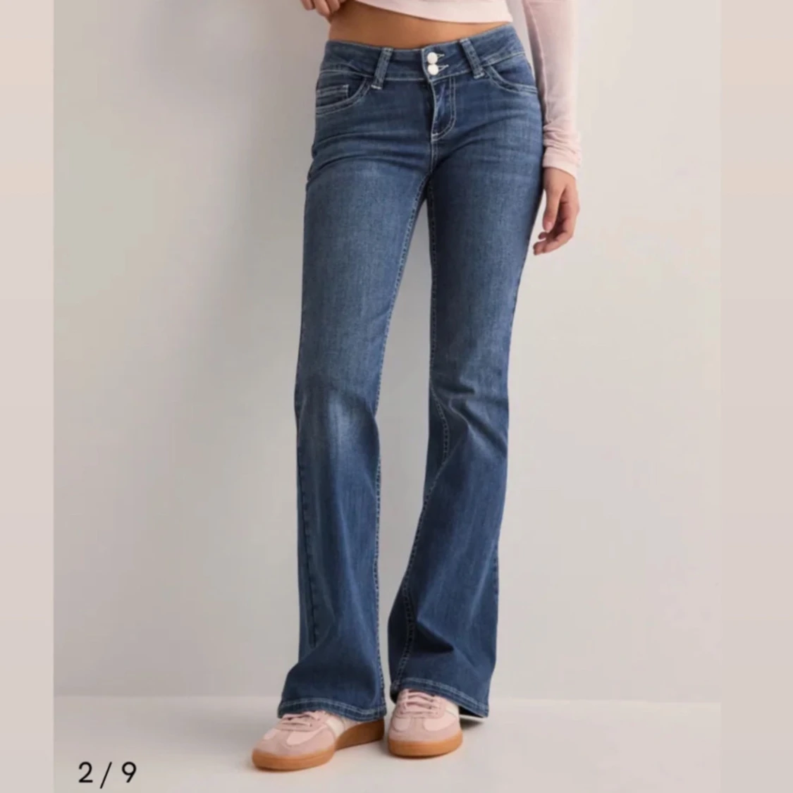 Low waisted stitch jeans