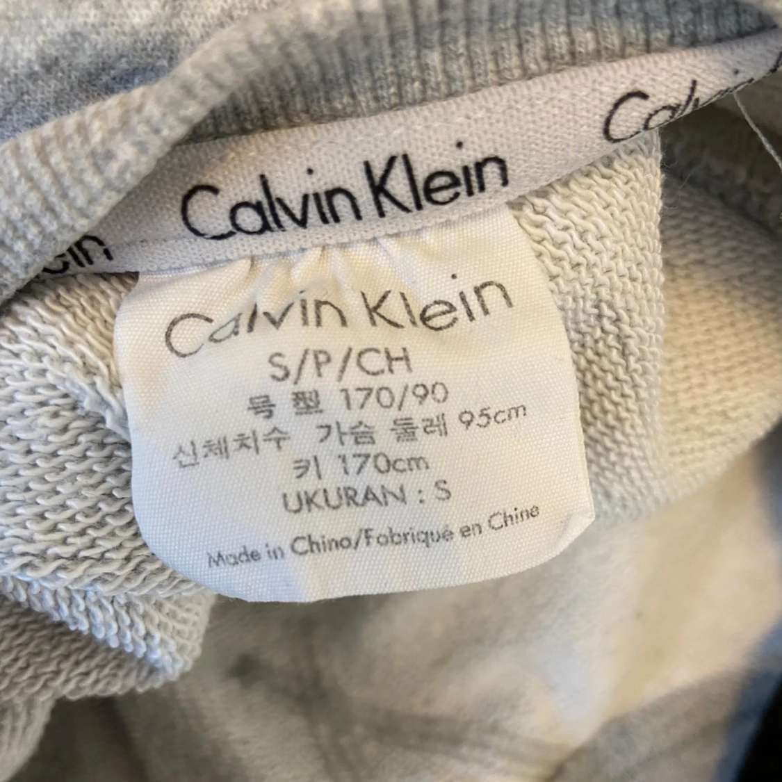 Grå tröja från Calvin Klein - 2