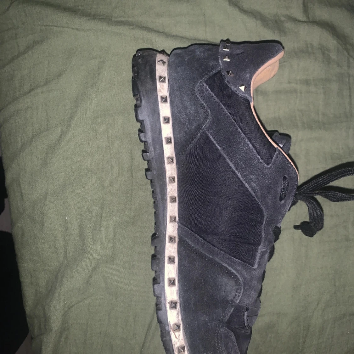 Svarta sneakers med nitar från valentino - 1