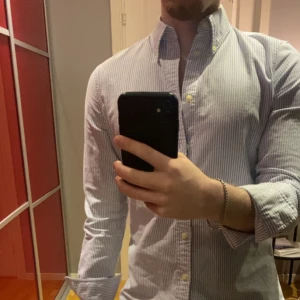 Polo Ralph Lauren Skjorta - Säljer skit snygg skjorta från Polo Ralph Lauren! Size M! Pris 499kr! 