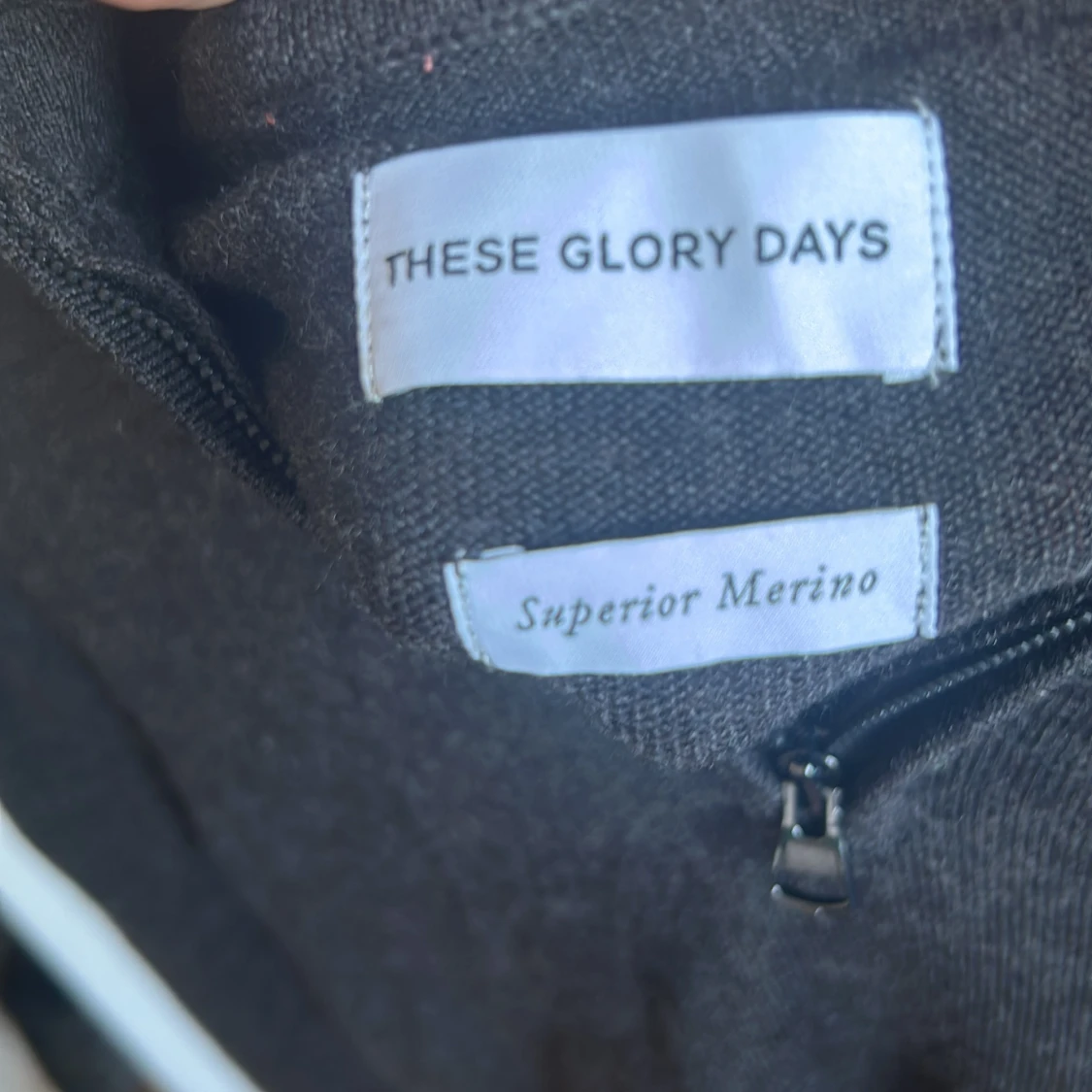 Mörkgrå merinoulltröja från These Glory Days - 2