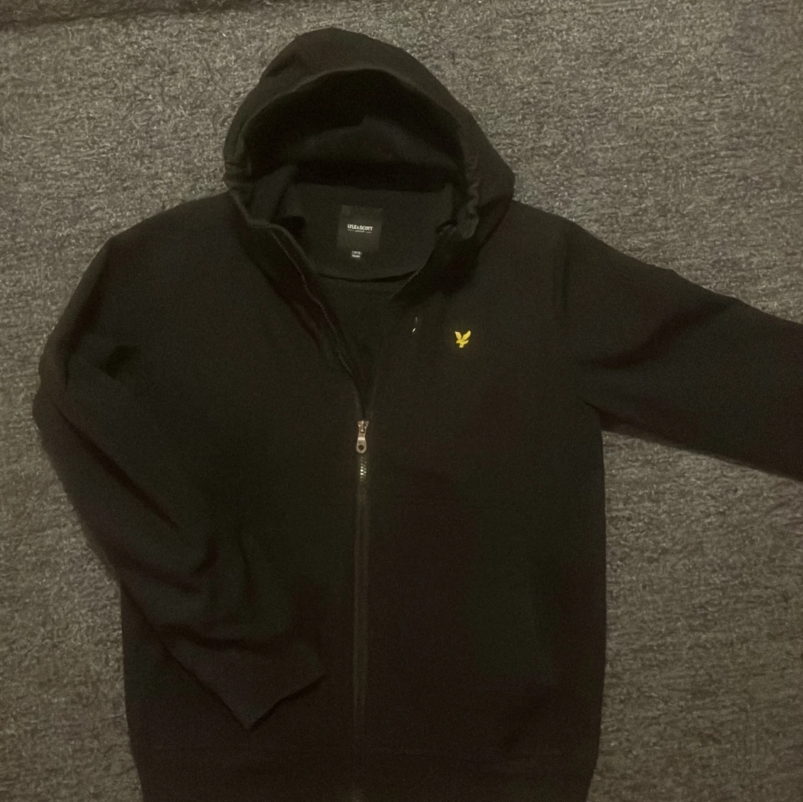 Svart huvtröja från Lyle & Scott