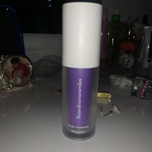 Lila tandkräm från Scandinaviansmiles - Bara testad, inte använt!🌸