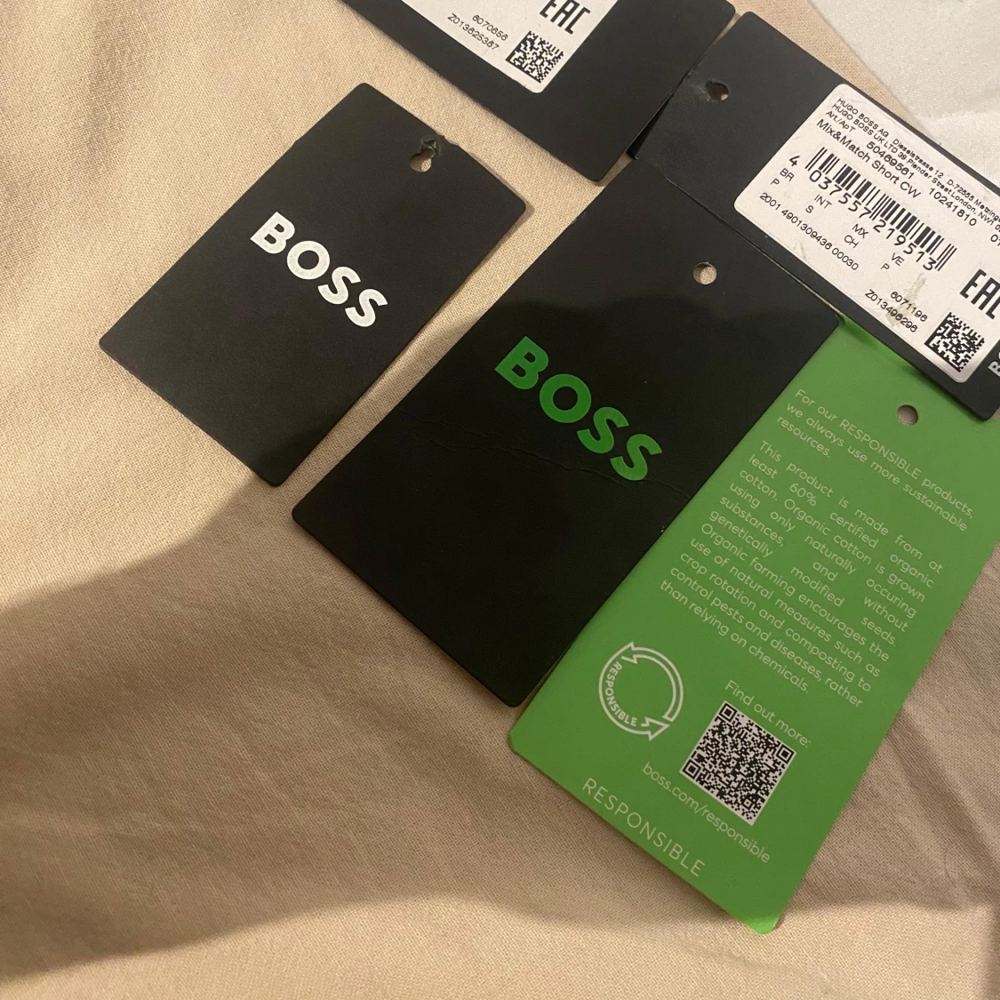 Svart hoodie från BOSS med dragkedja - 4