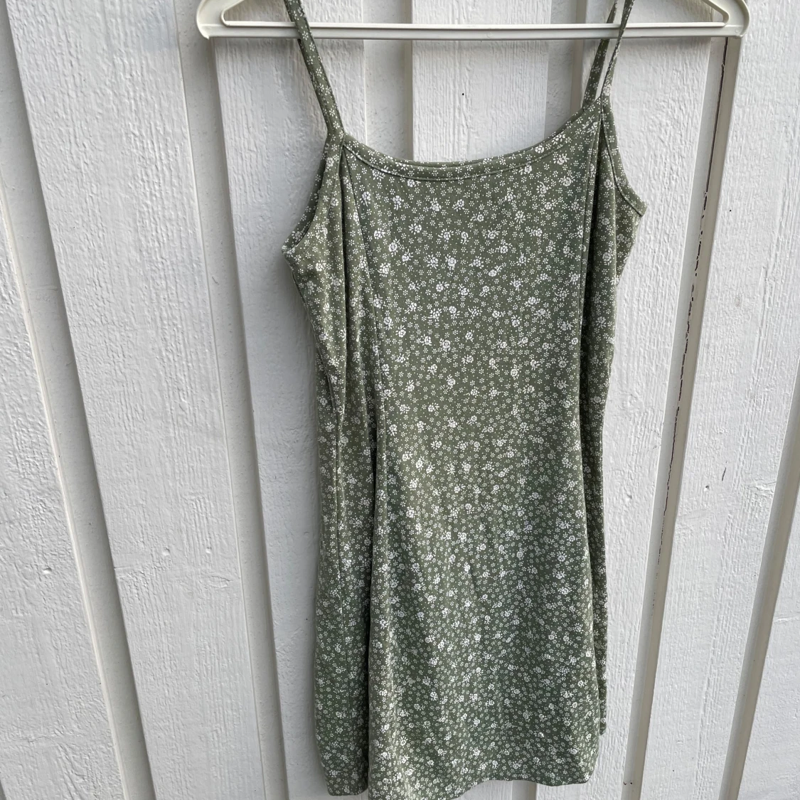 Grön blommig kortklänning Trend Report