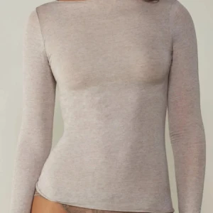 Intimissimi tröja - Fin tröja från intimissimi! Inga defekter, köpt på plick men säljer vidare då jag inte gillade hur den satt på mig💛