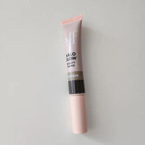 Elf contour - Helt ny contour från elf i färgen deep/rich🎀 Endast testad men passade inte min hudton. Kontakta gärna vid frågor eller intresse😊🩷
