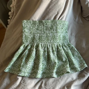 Bandeau topp peplum - Blommig sommar topp från gina passar S/m