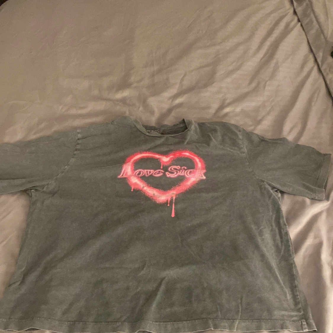 Grå t-shirt Love Sick från Primark