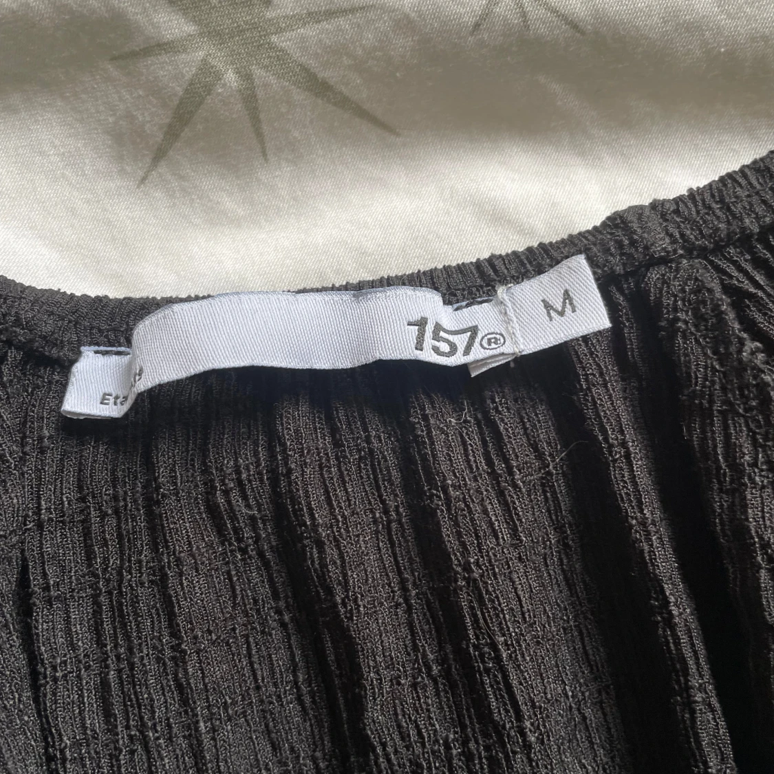 Svart blus med volangärm från Lager 157 - 3