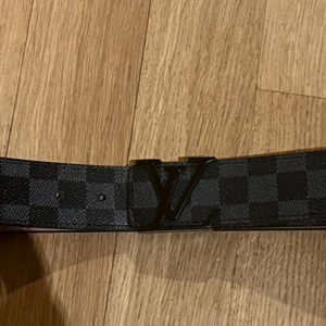 Svart Lv bälte  - Fett bälte perfekt till sommaren i bästa skicket och kvaliteten