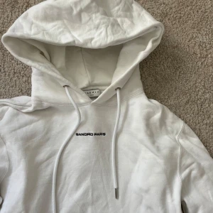 Sandro hoodie - Använd men bra skick utan märkbara defekter, lite oversized