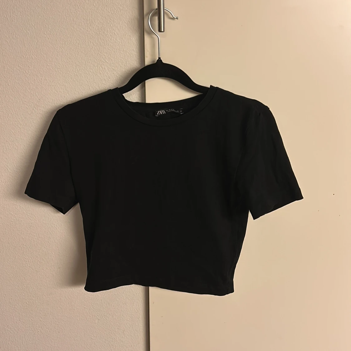 Svart croppad topp från Zara