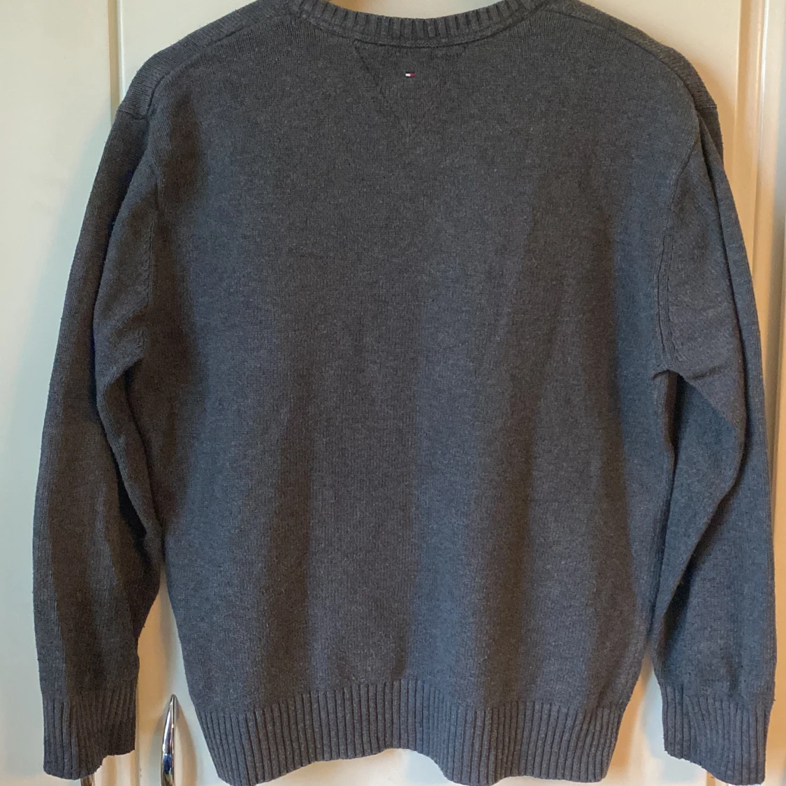 Grå Tommy Hilfiger tröja - 1