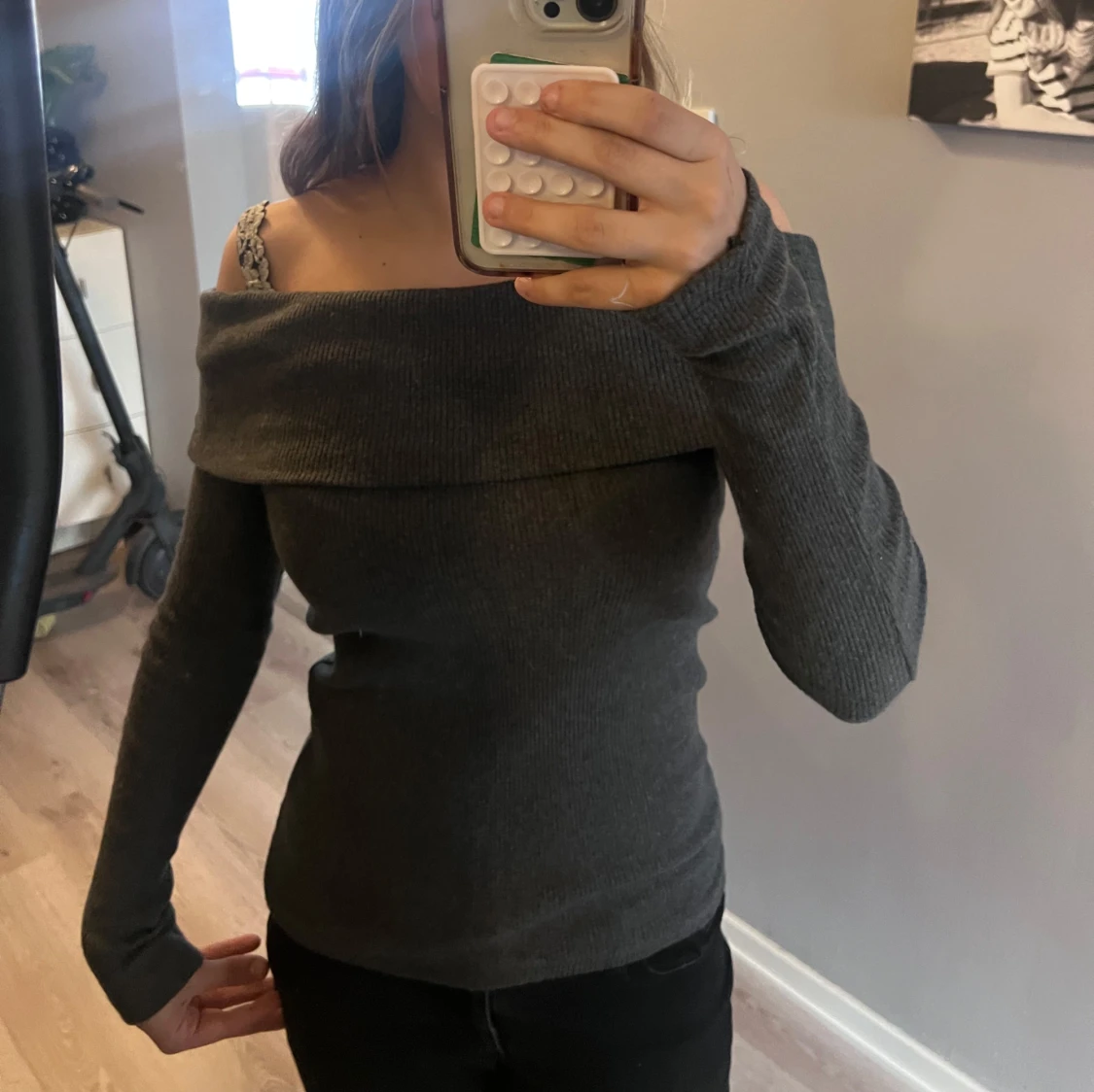 Mörkgrå offshoulder stickad tröja - 1