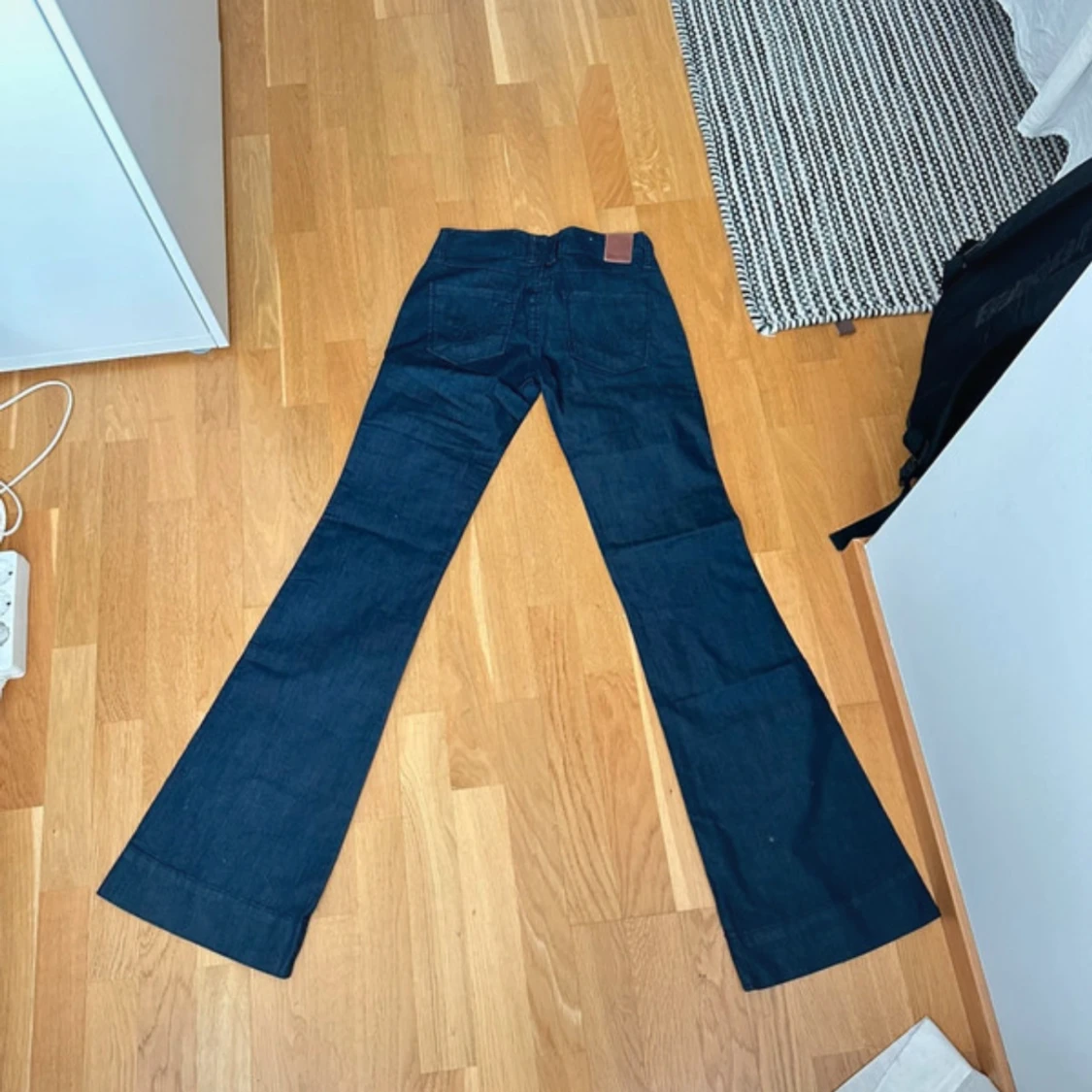 Mörkblå bootcut jeans från Replay - 2