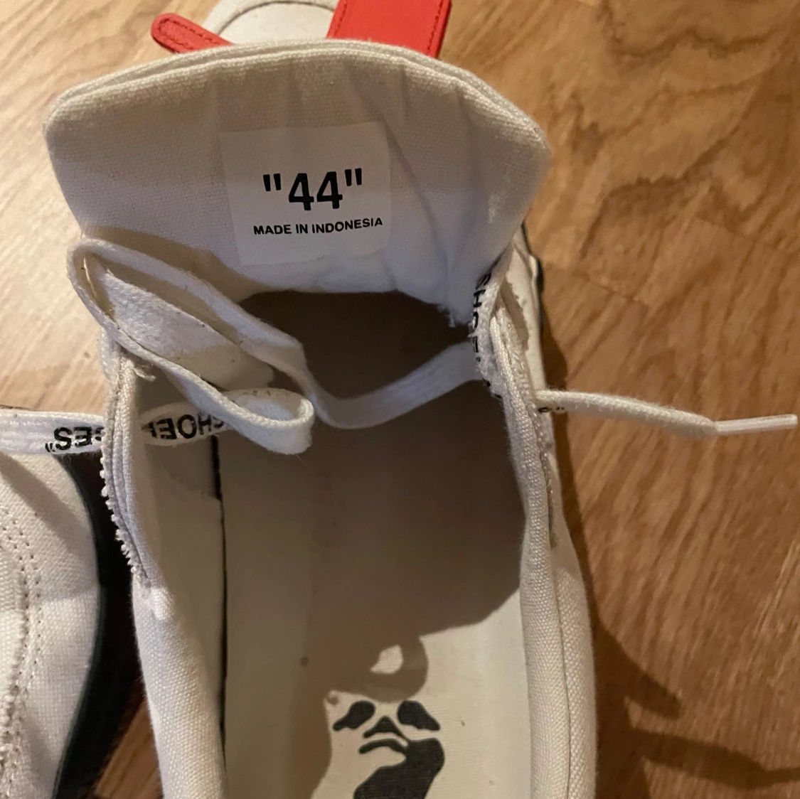 Off-White vita sneakers med ränder - 2