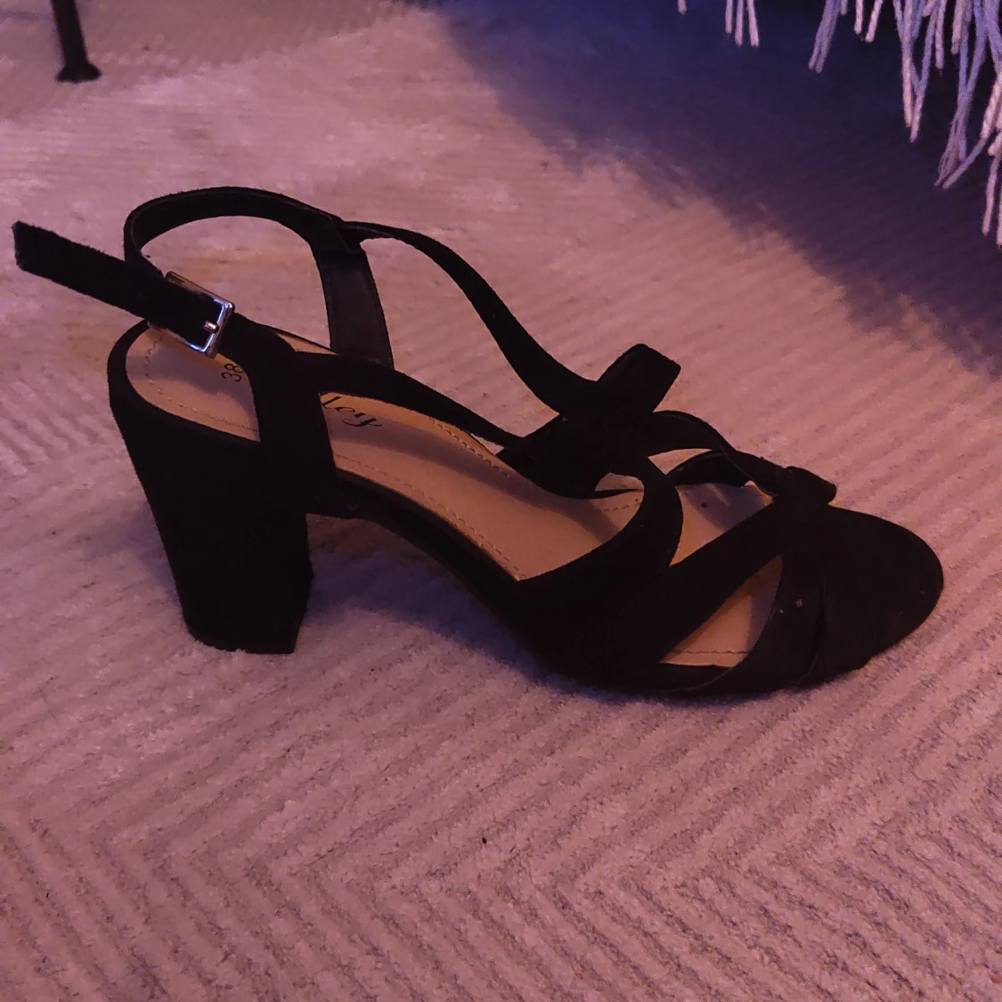 Svarta sandaler med klack från Alley - 3