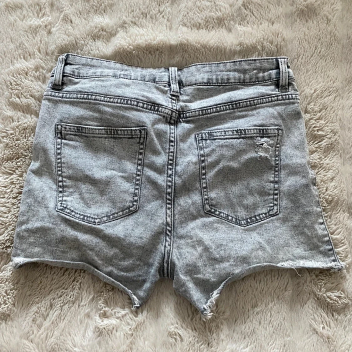 Grå jeansshorts  - 1